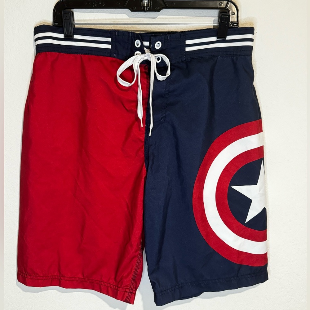 Men’s Large Marvel Captain America swim trunks